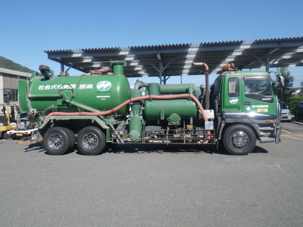 大型吸引車 3